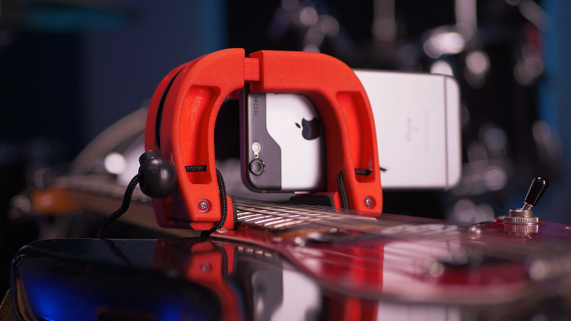 THE MAGNET: Smartphone Camera Mount for Guitar by Troy Grady — Kickstarter